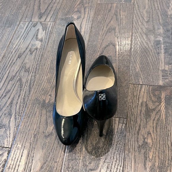 ADORABLE Coach Heals - Picture 3 of 4